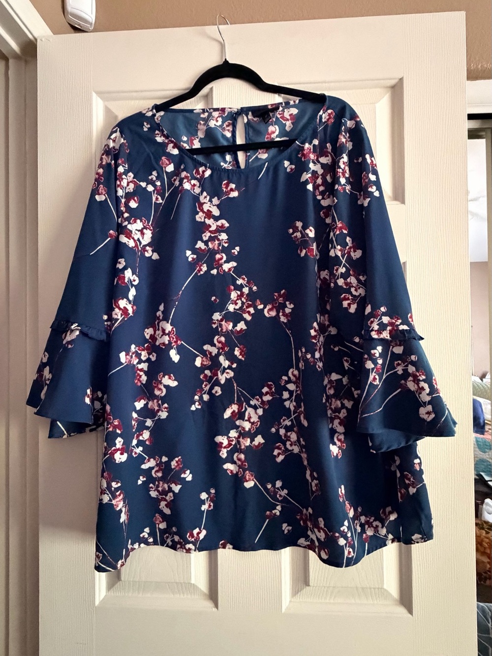 Lane Bryant Navy Floral Tunic with Red and White Blossoms - Picture 4 of 4